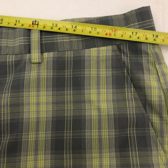 Grand Slam Mens Golf Shorts Gray Plaid Flat Front Size 36 Polyester - Picture 6 of 11